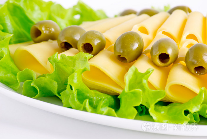 奶酪的生菜和橄榄
