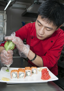 日本厨师准备一顿饭