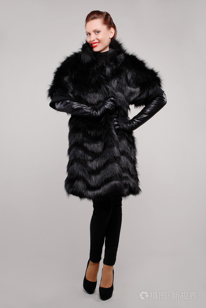 毛皮大衣的美丽女人