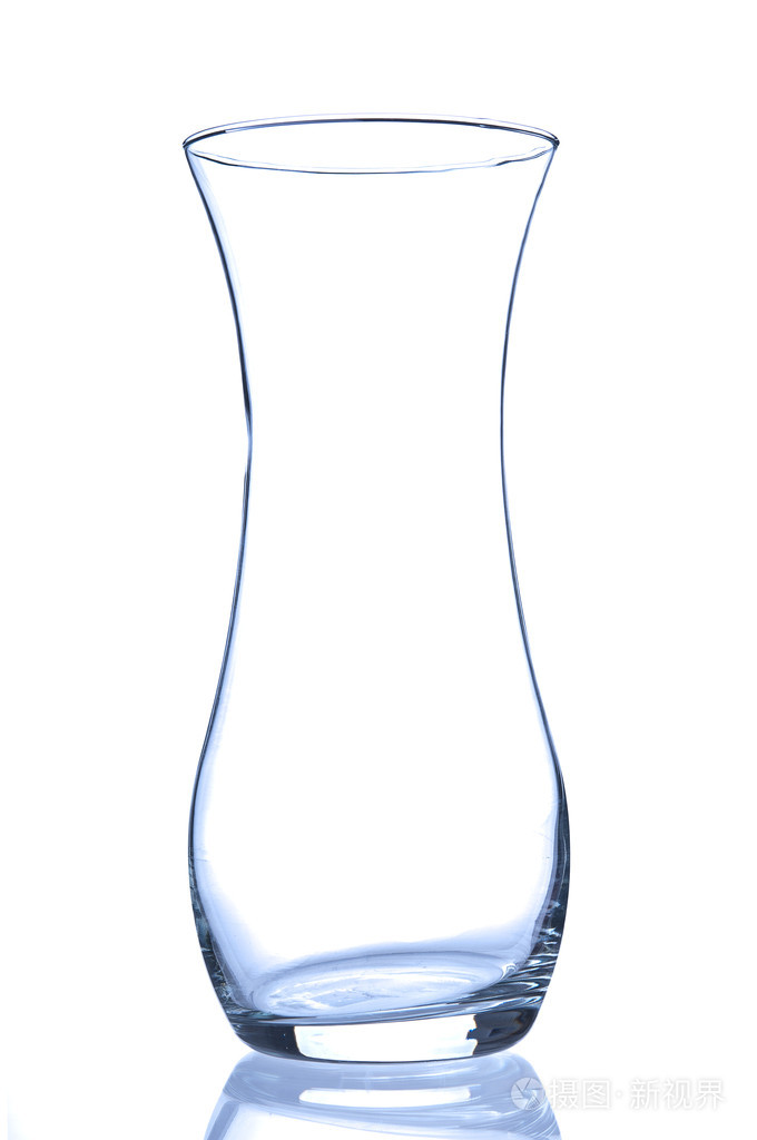 白色背景上的空玻璃花瓶