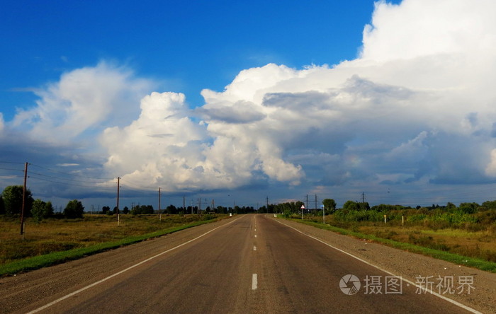 在夏天的公路