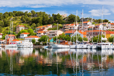 skradin 是克罗地亚历史悠久的小城