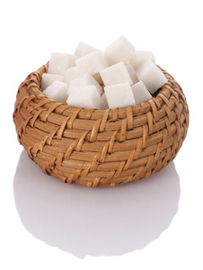 件的白糖在柳条编织的篮子中的多维数据集