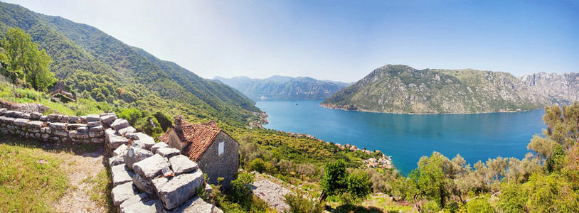 美丽的小山和海景