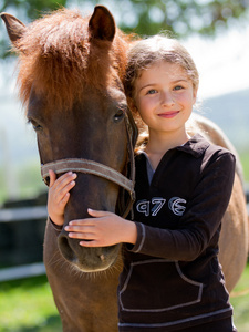 马和可爱的女孩最好的朋友
