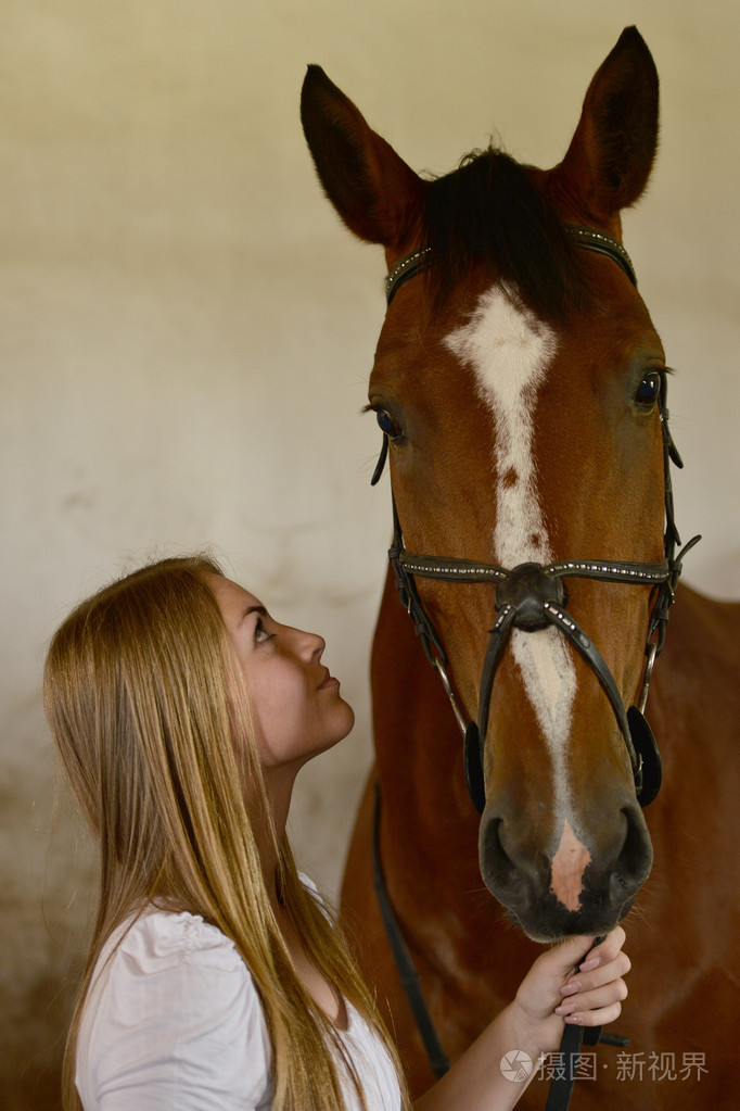 女人和马