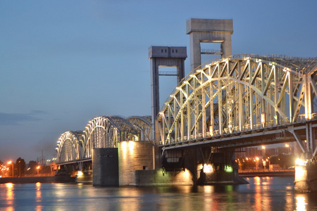 芬兰铁路大桥夜景