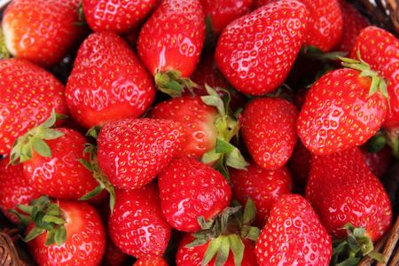甜草莓成熟背景