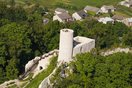 在波兰的 pilica 城堡的鸟瞰图