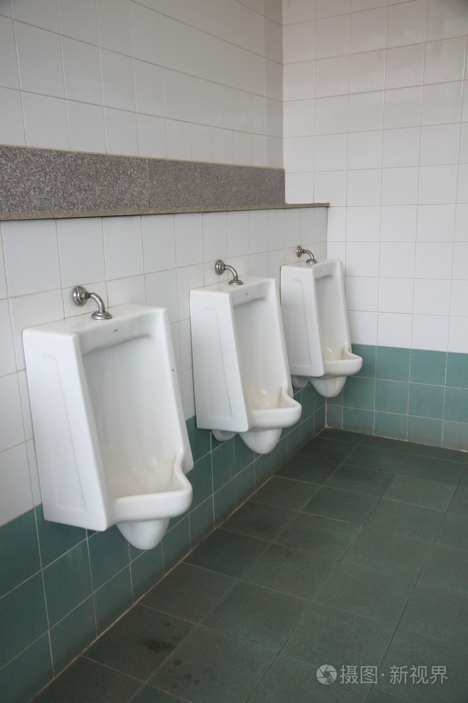 白色的小便池照片-正版商用图片1fygdd-摄图新视界