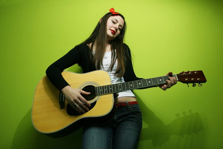 女人喜欢玩吉他