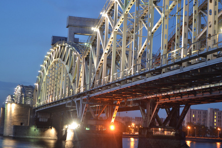 芬兰铁路大桥夜景