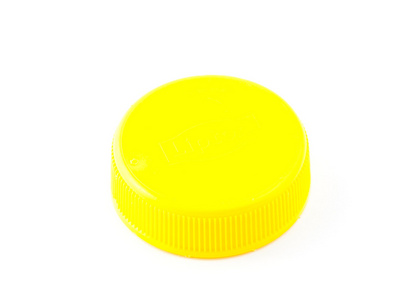 孤立的黄色塑料瓶盖