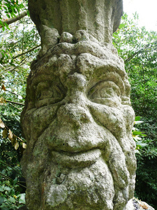 在 bomarzo，意大利妖怪的公园