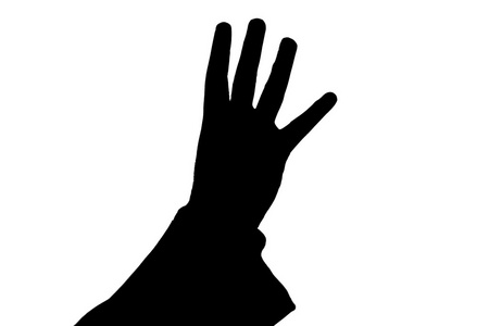 男子的手显示四个黑色