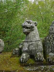 在 bomarzo，意大利妖怪的公园