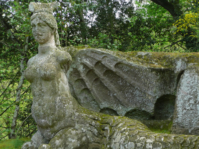 在 bomarzo，意大利妖怪的公园