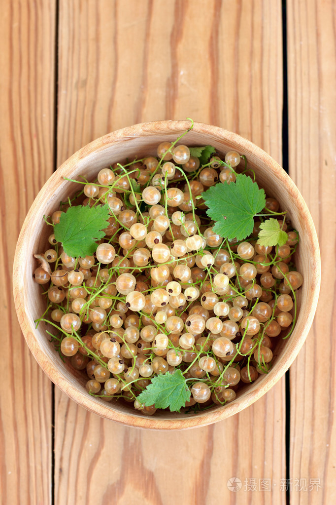 木碗里的白葡萄干