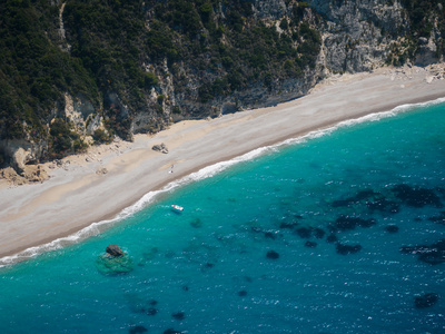 在科孚岛的 paleokastritsa 海湾的鸟瞰图