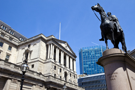 公爵惠灵顿雕像和在伦敦的英格兰银行