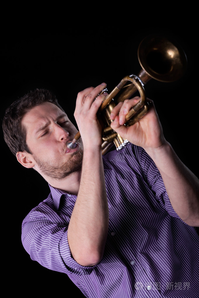 吹小号的男人