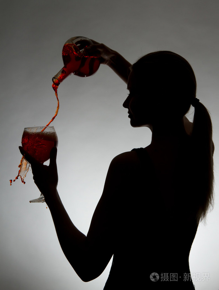 红酒的女人