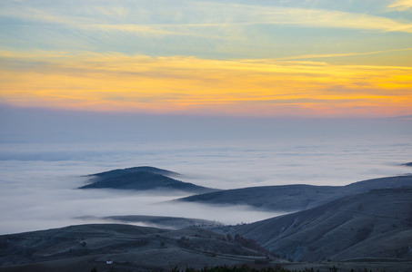 罗马尼亚喀尔巴阡雾景观