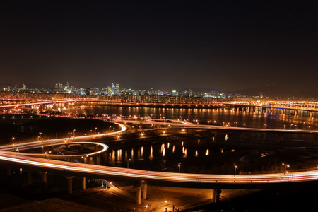 美丽的夜晚，在市中心