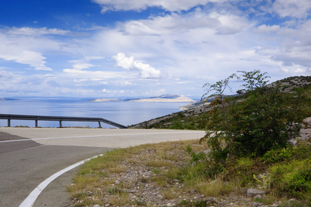 在一座山的路