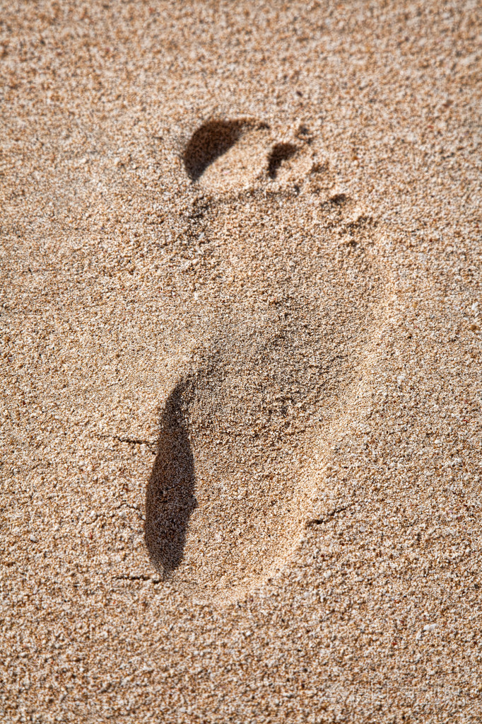 沙滩上的足迹