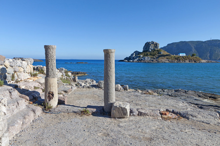 圣斯特凡诺斯古代大教堂和在希腊科斯岛岛海岸