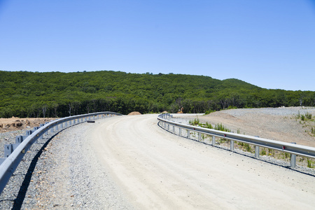 路在山中