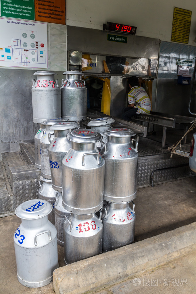 在泰国的化身合作社运输原料奶