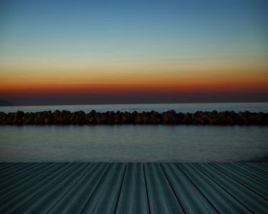 木甲板与落日海景
