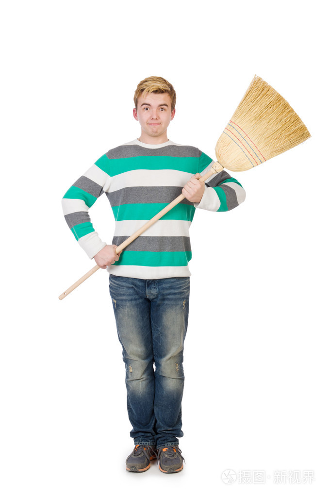 男子用扫帚