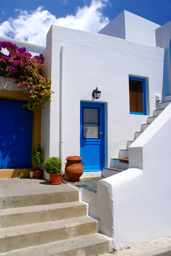 希腊传统的房子位于圣托里尼岛