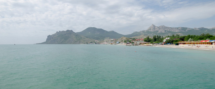 科克泰贝尔海岸在夏天