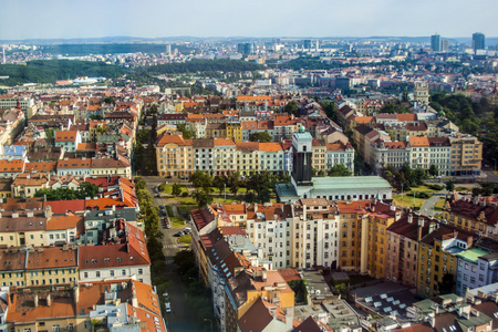 布拉格，捷克共和国，在 2010 年 7 月 5 日。从电视塔调查平台的城市风景图片