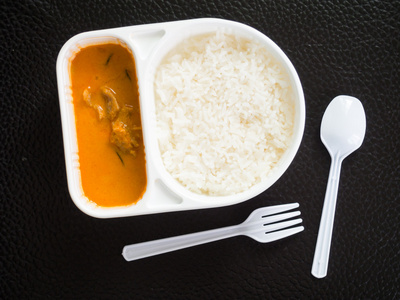 米饭和咖喱菜的套餐框图片