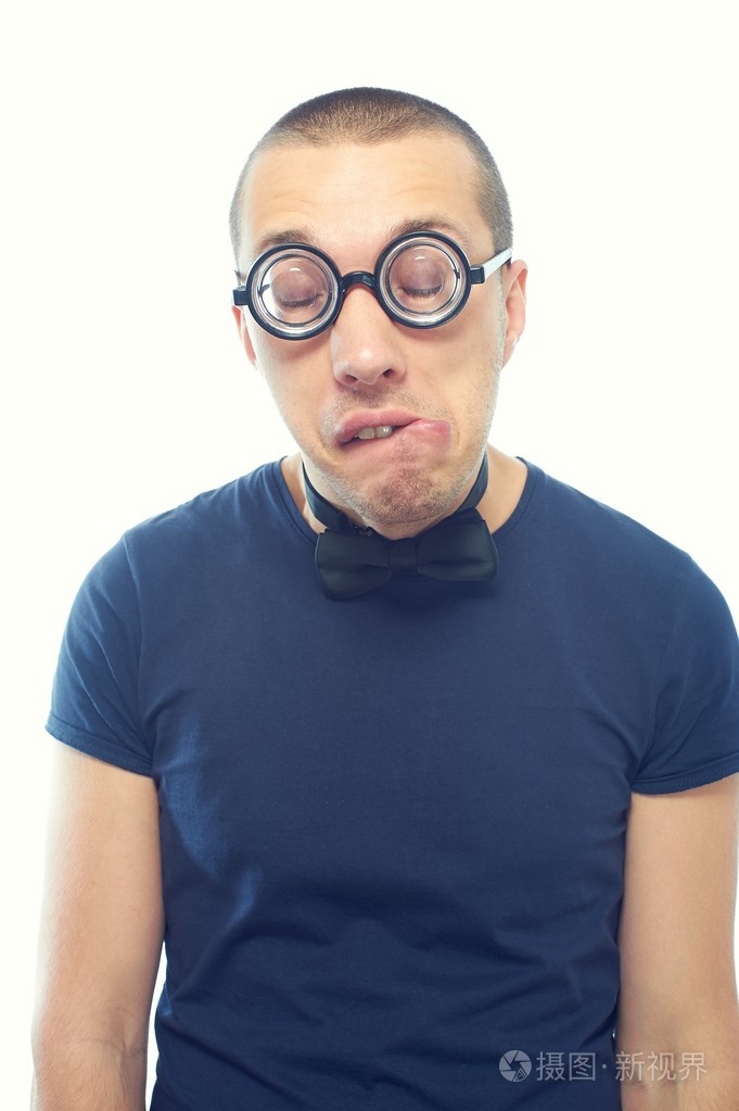 戴着眼镜的书呆子的肖像