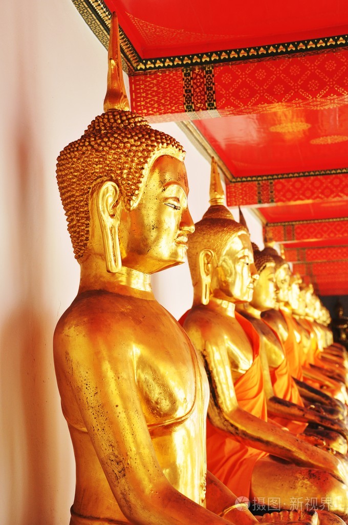 金泰国寺庙里的佛像