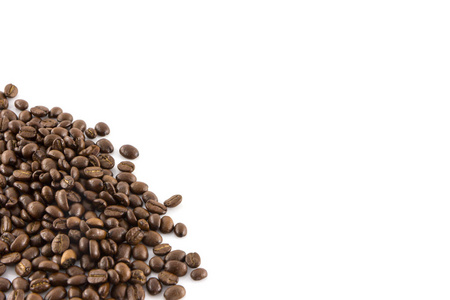 咖啡豆隔离在白色背景上