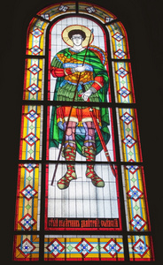 描绘伟大的殉道者德米特里帖撒罗尼迦的玻璃窗