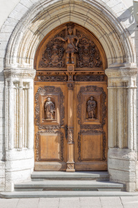 老式木制的门，在塔林