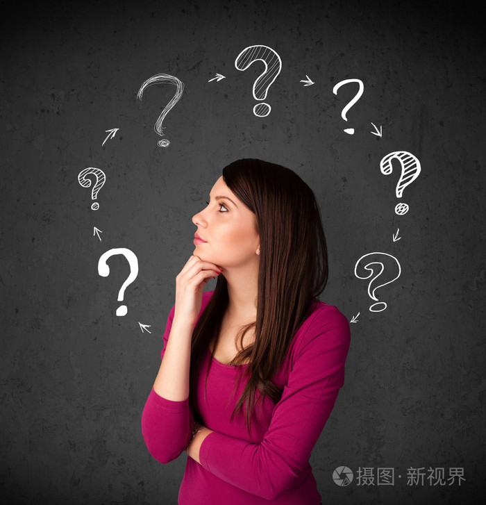 年轻女子与她 h 的问号循环的思考