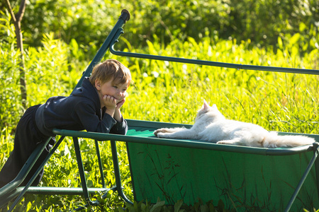 男孩与猫