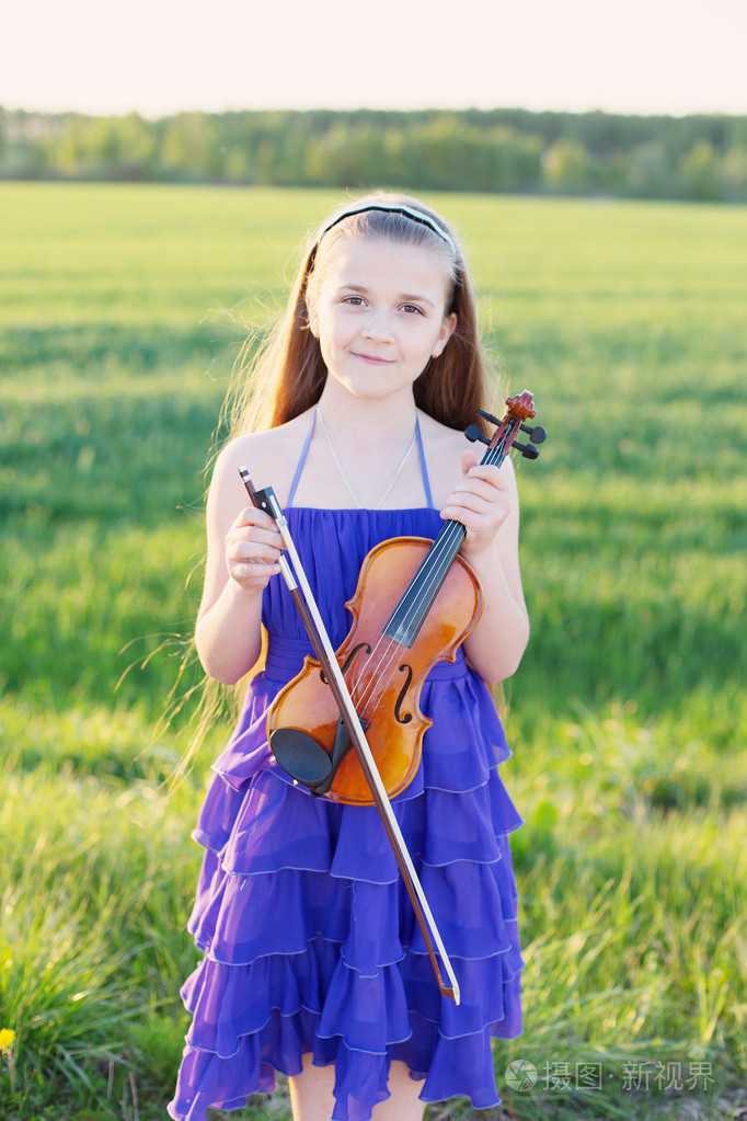 美丽的姑娘小提琴图片