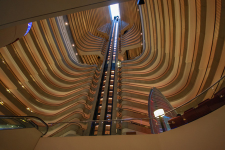 电梯在多百货大厦照片