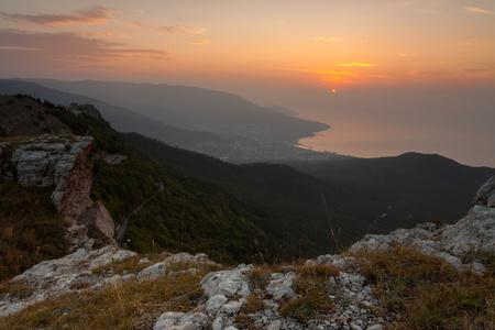 在山风景壮丽日落