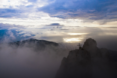 在山风景壮丽日落